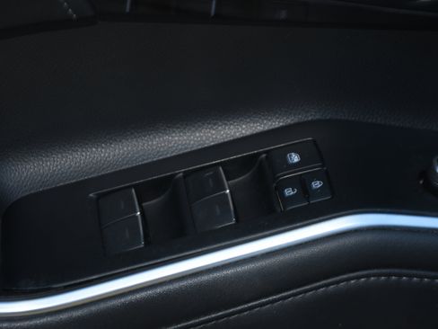 Used 2020 Toyota Highlander Limited image 11