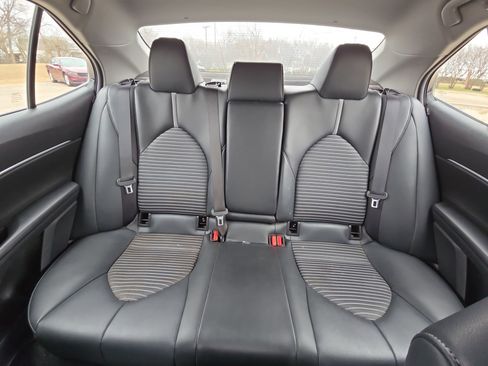 Used 2020 Toyota Camry SE image 18