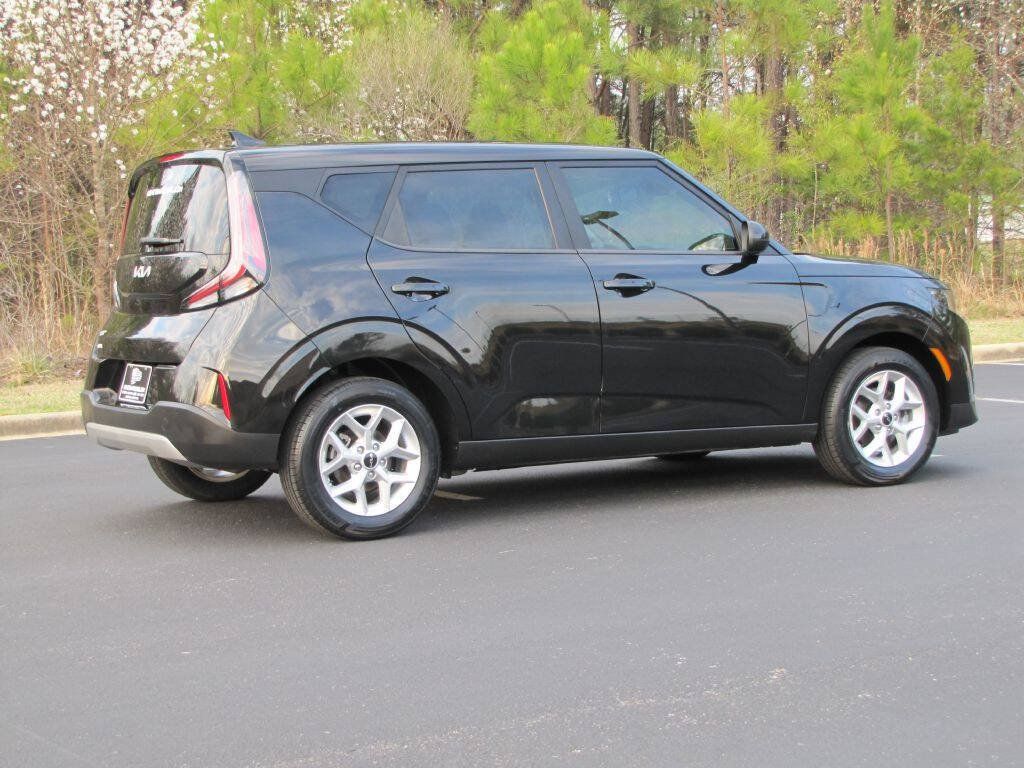 Used 2024 Kia Soul LX w/ Option Group 015 FWD image 6