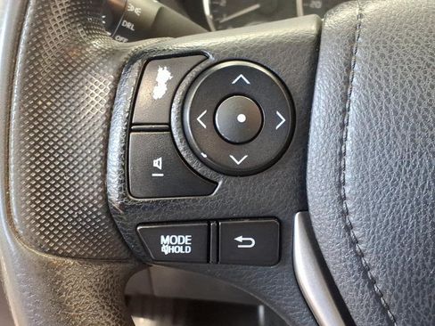 Used 2015 Toyota Corolla LE FWD image 10