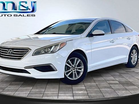 Used 2017 Hyundai Sonata SE image 1