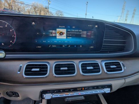 Used 2021 Mercedes-Benz GLE 350 w/ Premium Package image 22