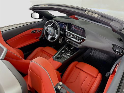 Used 2025 BMW Z4 M40i w/ Premium Package image 15