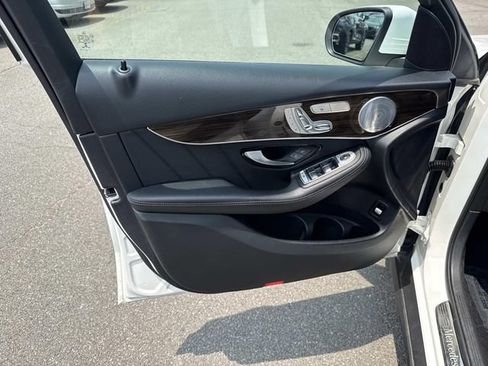 Used 2019 Mercedes-Benz GLC 300 4MATIC image 13