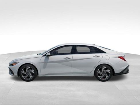 New 2025 Hyundai Elantra Limited image 3
