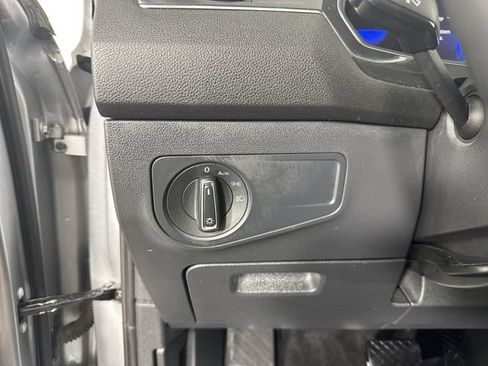 Used 2023 Volkswagen Tiguan SE AWD/4WD image 15