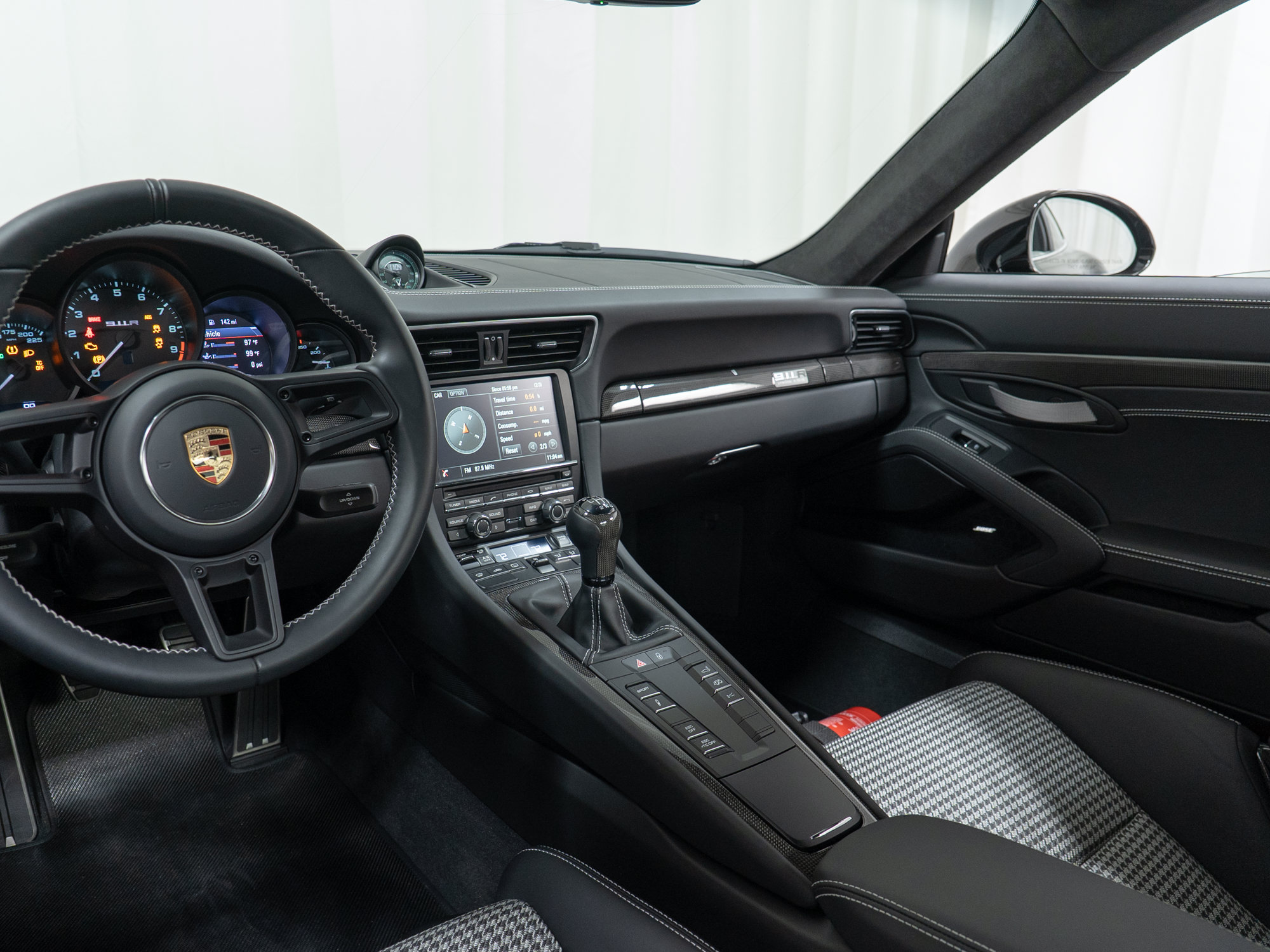 Used 2016 Porsche 911 R RWD image 27