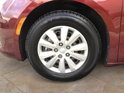 Used 2018 Chrysler Pacifica L FWD image 26