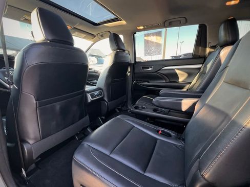 Used 2018 Toyota Highlander XLE image 18