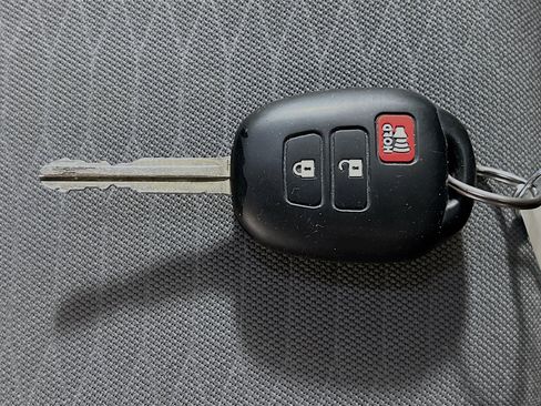 Used 2018 Toyota Tacoma SR5 image 33