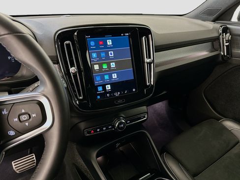 Used 2022 Volvo XC40 P8 Recharge Plus image 26