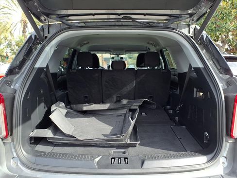 Used 2023 Ford Explorer XLT image 23