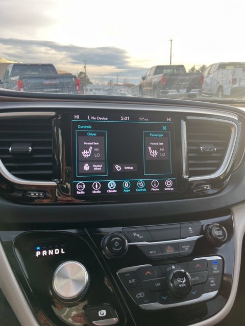 Used 2019 Chrysler Pacifica Touring-L FWD image 49