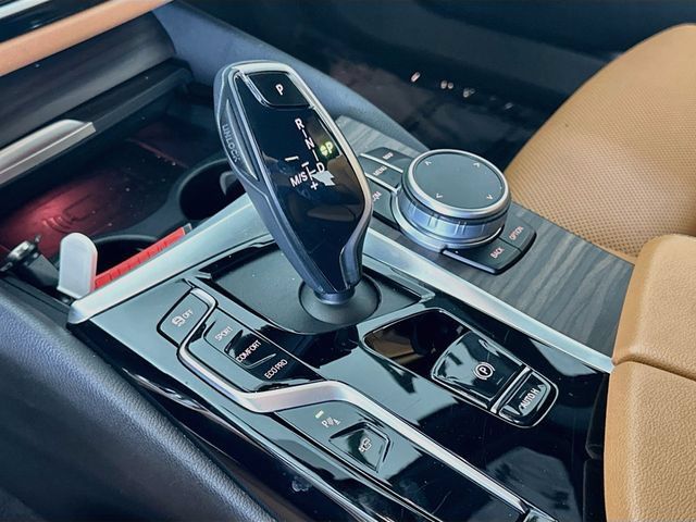 Used 2021 BMW 530i xDrive w/ Convenience Package AWD/4WD image 17