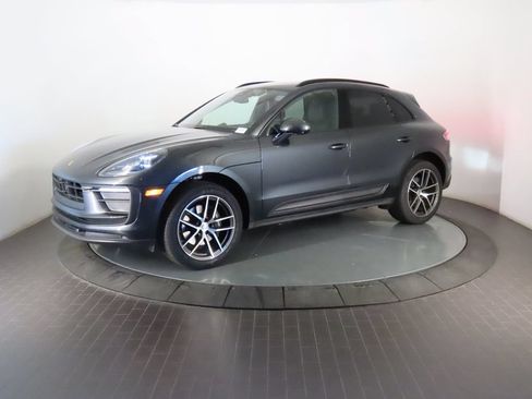 Certified 2025 Porsche Macan AWD/4WD image 1
