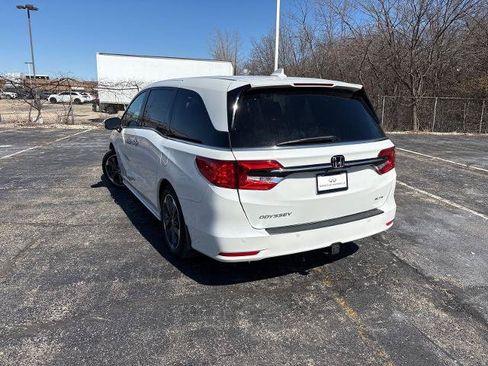 Used 2023 Honda Odyssey Elite image 3