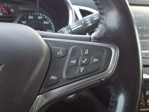 Used 2018 Chevrolet Equinox LT image 23