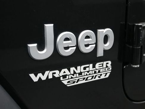 Used 2018 Jeep Wrangler Unlimited Sport S AWD/4WD image 10