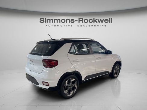 Used 2023 Hyundai Venue Limited w/ Cargo Package image 5