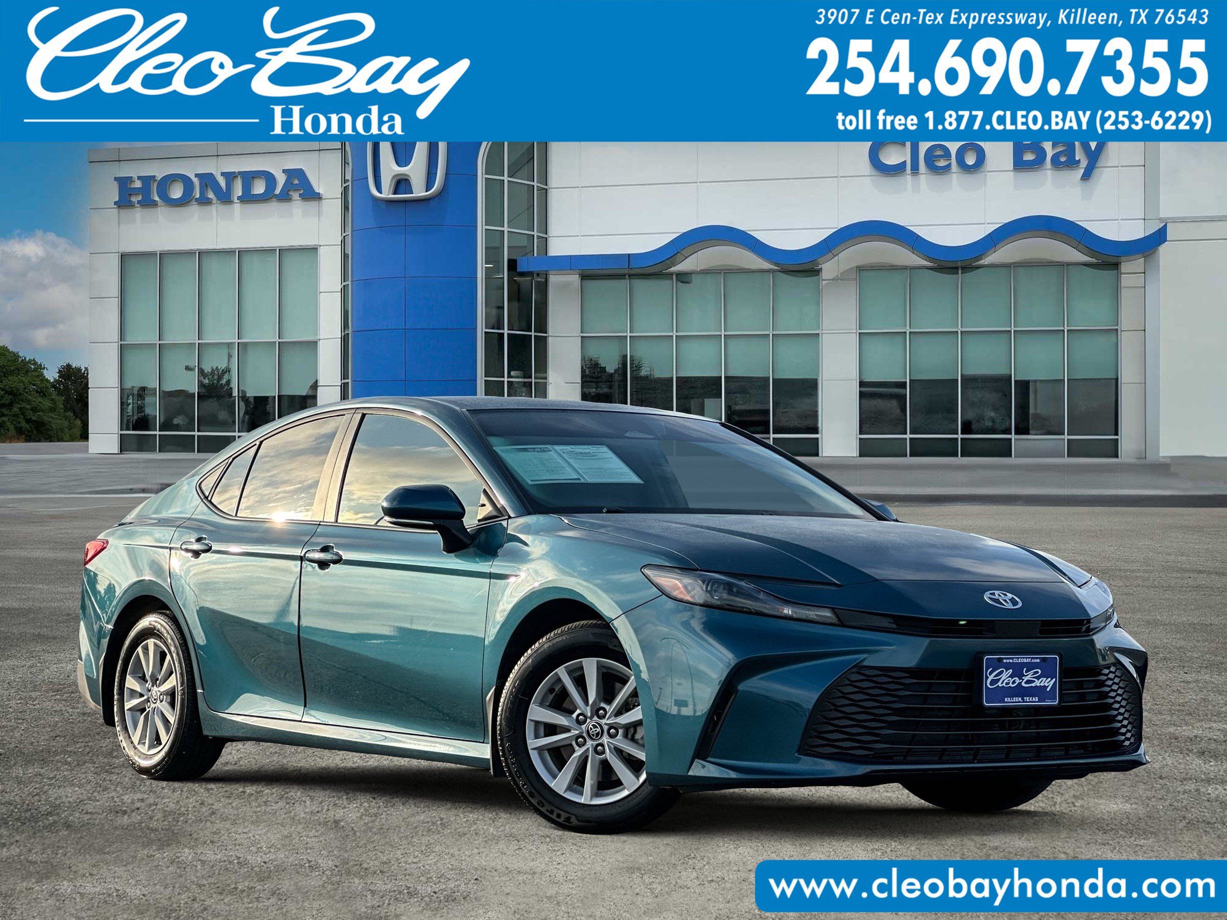 Used 2026 Toyota Camry LE w/ Convenience Package FWD image 1