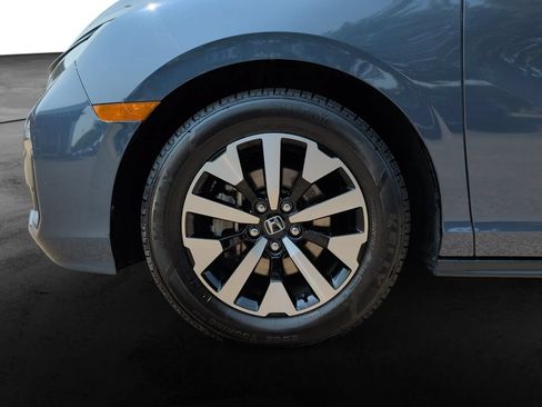 Used 2025 Honda Odyssey EX-L image 9