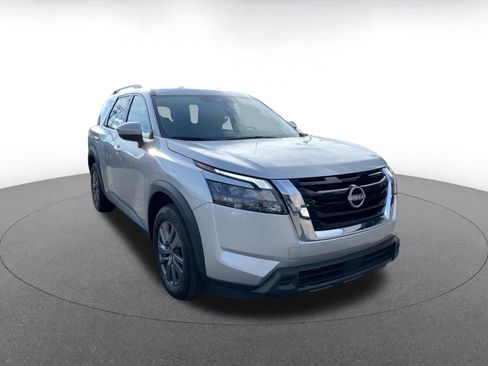 Used 2025 Nissan Pathfinder SV image 1