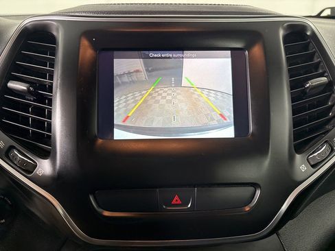 Used 2020 Jeep Cherokee Latitude image 16