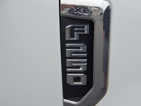 Used 2017 Ford F250 XL w/ Power Equipment Group AWD/4WD image 8