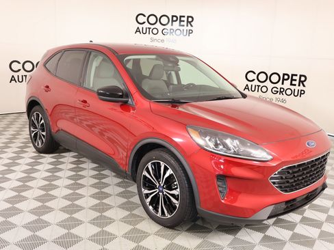 Used 2021 Ford Escape SE w/ SE Sport Appearance Package FWD image 1
