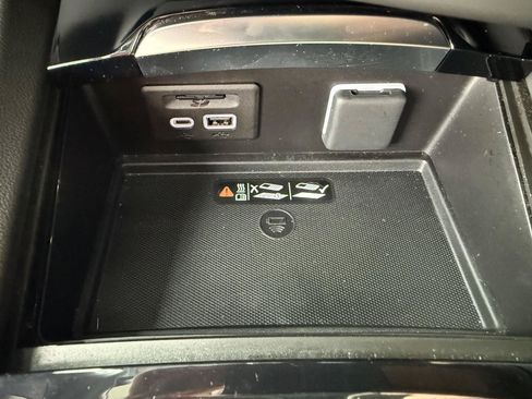Used 2023 Buick Envision Avenir AWD/4WD image 25