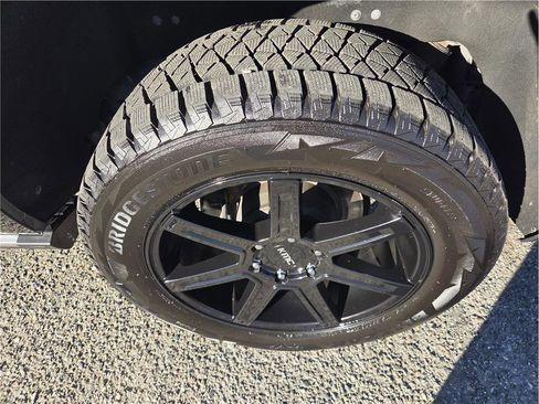 Used 2017 GMC Yukon Denali image 12