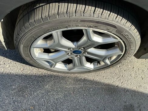 Used 2019 Ford Escape Titanium image 8