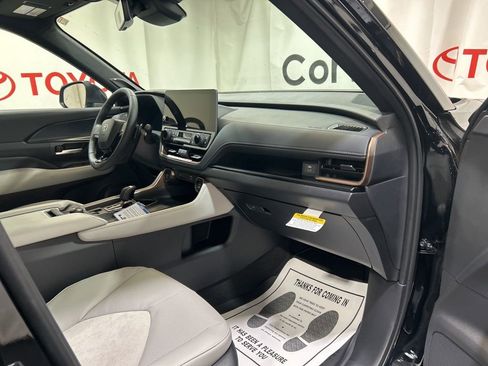 Used 2026 Toyota Grand Highlander AWD Hybrid image 12