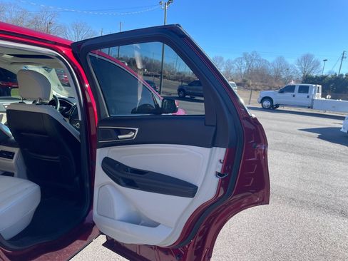 Used 2019 Ford Edge Titanium FWD image 18