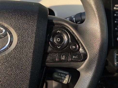 Used 2022 Toyota Prius L Eco image 25