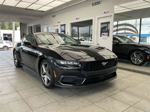 Used 2025 Ford Mustang Coupe RWD image 1