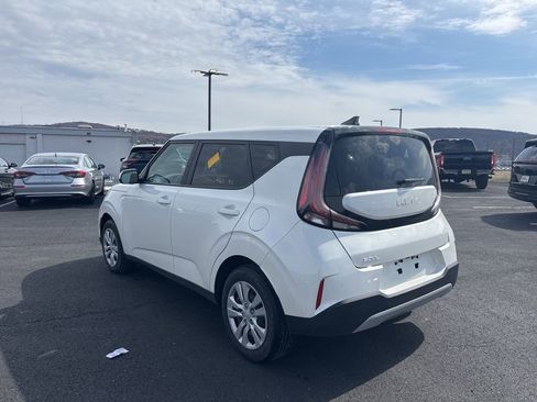 Certified 2023 Kia Soul LX image 5