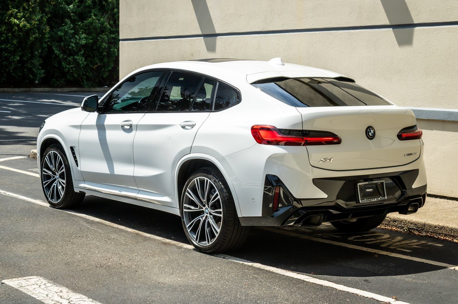 Used 2023 BMW X4 xDrive30i w/ M Sport Package AWD/4WD image 5
