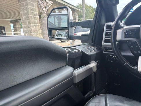 Used 2020 Ford F250 Platinum w/ FX4 Off-Road Package AWD/4WD image 15