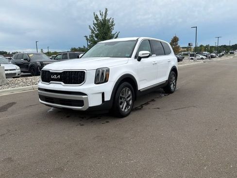 Used 2023 Kia Telluride LX FWD image 2