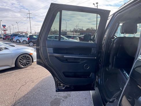 Used 2019 Ford Expedition XLT w/ Equipment Group 202A AWD/4WD image 12
