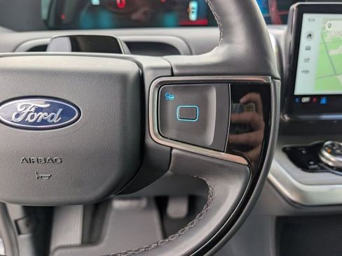 Used 2025 Ford Expedition Platinum AWD/4WD image 14