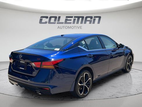 Used 2024 Nissan Altima 2.5 SR w/ SR Premium Package AWD/4WD image 3