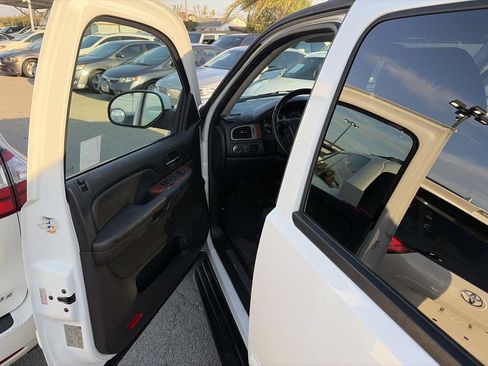Used 2008 Chevrolet Suburban LT w/ LT Preferred Equipment Group RWD image 9