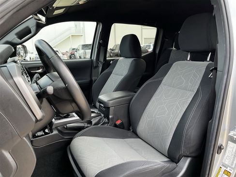 Used 2022 Toyota Tacoma TRD Sport image 22