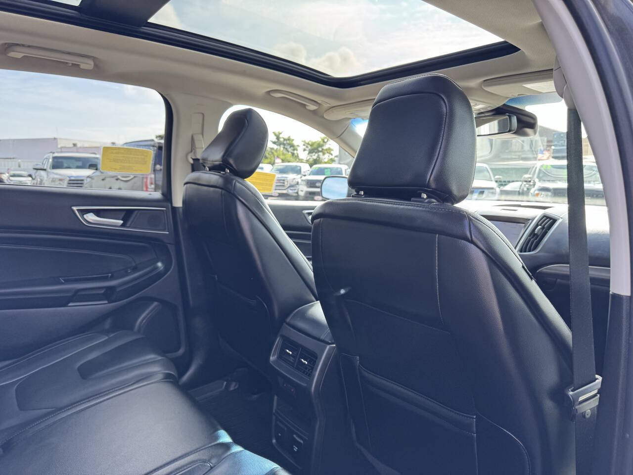 Used 2020 Ford Edge Titanium w/ Equipment Group 301A AWD/4WD image 32