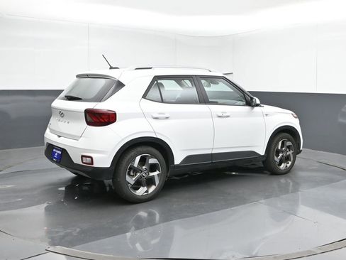 Certified 2024 Hyundai Venue Limited image 5