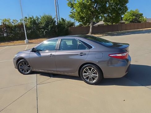 Used 2016 Toyota Camry SE FWD image 5