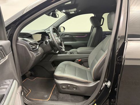 Used 2025 GMC Acadia AT4 AWD/4WD image 5