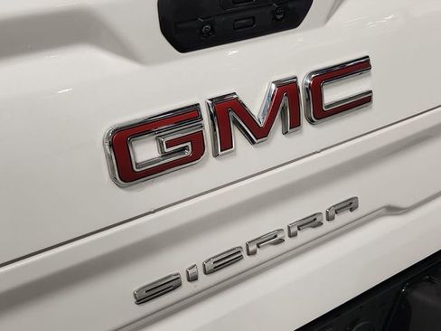 Used 2022 GMC Sierra 1500 SLT w/ SLT Premium Plus Package AWD/4WD image 32